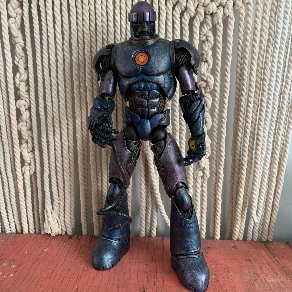 2005 Toybiz Marvel 16’ Sentinel Figure